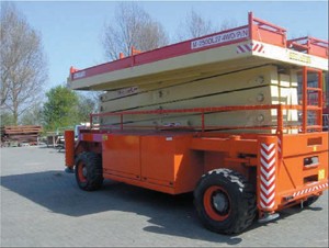 Zugangsöffnung in einer Scherenhebebühne