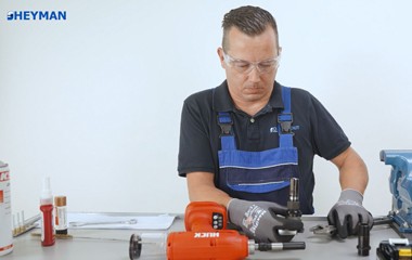 Bild: Anleitungsvideo: Wartung der Mundstücke für Magna-Grip und C6L Schließringbolzen