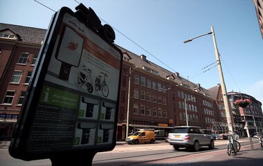 Bild: Vandalismusgeschützter und sicherer Verschluss in der Informationssäule