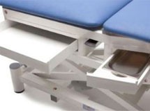 Schublade des Massagetisches von beiden Seiten zugänglich